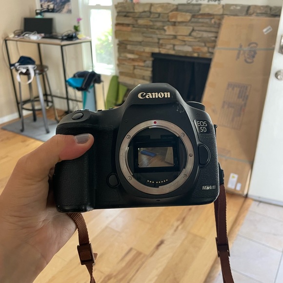 Canon EOS 5D Mark III bundle - Picture 7 of 11